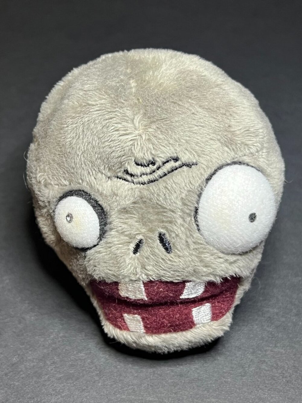 PopCap Games Plants vs Zombies Collectible 2012 Grey Zombie Head Plush Toy 3"